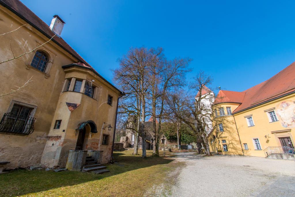 Hotel Schloss Neuburg - Hoftaferne Neuburg am Inn Zewnętrze zdjęcie