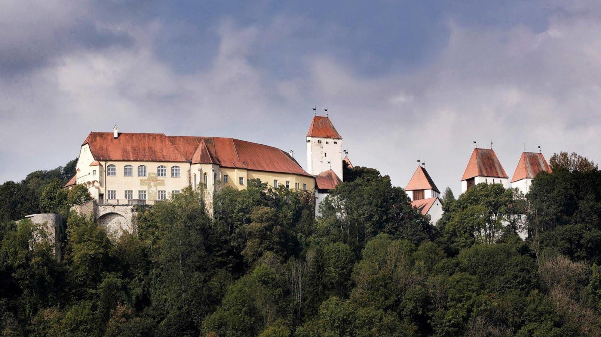 Hotel Schloss Neuburg - Hoftaferne Neuburg am Inn Zewnętrze zdjęcie